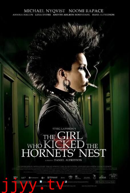 捅马蜂窝的女孩